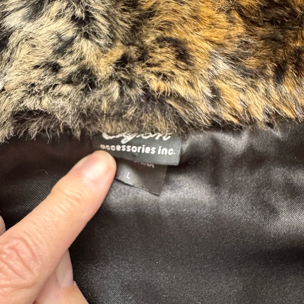 Cejon Faux Fur Leopard Vest - Picture 8 of 13